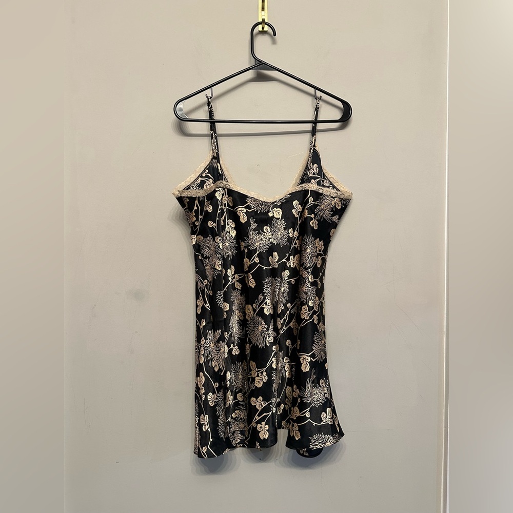 Vintage 90’s/Y2K Era Victoria's Secret Black and Cream Lace Top/Slip Size XL - Picture 4 of 5